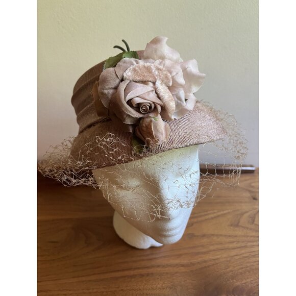 1940s Dusty Pink Rose Fascinator Hat With Faux Flowers & Netting main image 7